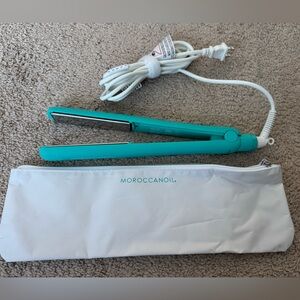 Moroccanoil Aqua Hair Straightener with Case